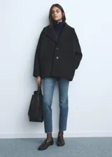 Jeans de corte slim y tiro alto, con diseño crop y cinco bolsillos. Confeccionados en tejido de algodón con un toque de elasticidad.