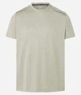 Remera deportiva Get Over de tecnología dry, color verde militar, con cuello redondo, mangas cortas, detalles reflectantes en los hombros y tejido de malla transpirable.