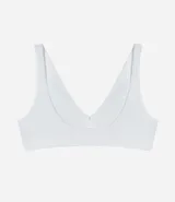 Soutien top blanco de microfibra con textura acanalada, breteles anchos y copas desmontables.