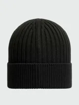 Gorro de lana tejido a punto acanalado, color marrón oscuro, con el logo de Moncler bordado en la parte frontal.