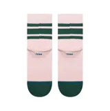 Medias de corte quarter marca Stance, color rosa con puntera y franjas horizontales en color verde oscuro. Incluye logo bordado en la parte superior.