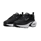 Championes Nike Air Max Portal de diseño urbano, con capellada de malla negra y refuerzos sintéticos. Presentan una entresuela blanca con tecnología Air Max visible en el talón y suela de goma negra.