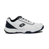 Championes Lotto modelo SK2005 Tennis Leather, color blanco con detalles en azul marino. Diseño deportivo con perforaciones laterales para ventilación y suela de goma resistente.