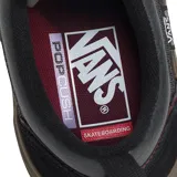 Championes Vans modelo Skate Old Skool con tecnología Wafflecup, color negro con detalles en marrón oscuro. Presentan una combinación de materiales en la capellada, incluyendo gamuza y tela técnica, con la clásica banda lateral de la marca y suela de goma reforzada.