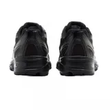 Championes New Balance modelo 740, color negro, con diseño técnico y deportivo de malla y refuerzos sintéticos, con la distintiva "N" en los laterales y tecnología ABZORB en la suela.