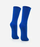Medias deportivas de caña larga color azul, confeccionadas en poliamida con compresión.