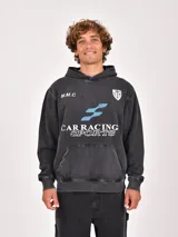 Hoodie negro con efecto lavado (acid wash), con capucha y bolsillo canguro. Estampado frontal con texto "CAR RACING SPORTS" en blanco y azul claro, y un logo con tres cruces en un escudo.