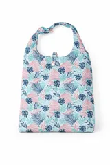 Tote bag de compras con estampado de hojas tropicales en tonos rosa, azul marino y celeste.