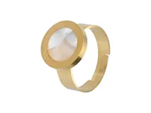 Anillo dorado de acero con detalle de nácar circular.