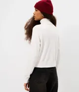 Blusa de punto de la marca Blue Steel, con cuello alto, manga larga y diseño básico ajustado al cuerpo.