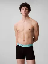 Pack de tres bóxer brief Calvin Klein de microfibra elástica color negro con cintura elástica celeste con logo de la marca.