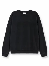 Buzo de cuello redondo con efecto lavado, mangas largas y puños elásticos. Presenta un diseño holgado y minimalista.