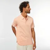 Remera polo de piqué color naranja con cuello y mangas con borde blanco.