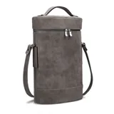 Matera cilíndrica color marrón claro, con cierre superior y correa larga regulable.