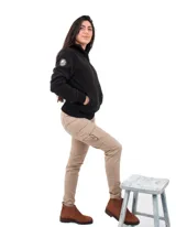 Campera azul de micropolar doble pesado, con cuello alto, cierre frontal y bolsillos laterales.