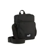 Morral Puma modelo Era, color negro, con compartimento principal y bolsillo frontal con cierre, correa ajustable y asa de mano superior. Presenta etiqueta rectangular con logo de la marca en el frente.