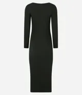 Vestido midi de punto acanalado, con diseño ajustado al cuerpo, cuello barco y mangas largas. Confeccionado en tejido de punto texturizado.