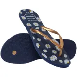 Sandalias de goma Havaianas modelo Fantasia Style Ii, color azul marino con estampado de margaritas y tiras finas doradas entrelazadas.