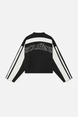 Buzo de algodón con corte boxy, color negro con paneles laterales y detalles en blanco. Presenta el logo de la marca estampado en el frente con contorno lineal.