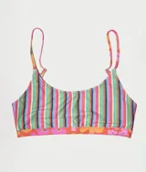 Top deportivo con breteles finos y estampado a rayas verticales de colores verde, rosa, naranja, blanco y negro.