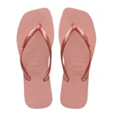 Sandalias tipo ojotas Havaianas modelo Slim Square, con diseño de punta cuadrada y tiras finas metálicas.