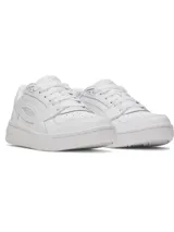 Championes Under Armour modelo W Flex de color blanco, con capellada de cuero prémium, entresuela de EVA y suela exterior de goma.