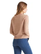Cardigan de tejido fino con abotonadura frontal, cuello redondo y mangas tres cuartos con puños acanalados.