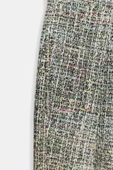 Pantalón de tiro medio confeccionado en tejido texturizado con trama multicolor, bolsillos laterales ocultos y pinzas en el delantero.