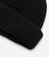 Gorro corto tipo leñador de lana acrálica color menta, con dobles y tejido texturizado sin costura.