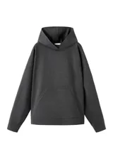 Hoodie de corte oversize color gris oscuro, con capucha ajustable, bolsillo estilo canguro en el frente, mangas largas y puños y ruedo elásticos acanalados.