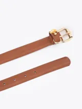 Cinturón de cuero vacuno flor liso color marrón, con hebilla dorada y aplique metálico de honguito y medialuna.