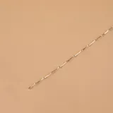 Pulsera semirrígida de plata 925, compuesta por una cadena fina con pequeñas esferas intercaladas a lo largo de toda la pieza.