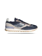 Zapatillas urbanas modelo Alpha Arthur, confeccionadas en una combinación de azul marino, gris y detalles estampados geométricos en el lateral. Suela dentada de goma color camel y entresuela blanca.