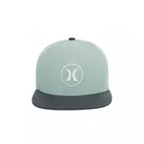 Gorra tipo trucker de Hurley color verde claro con visera plana en tono gris oscuro y el logo bordado en blanco en la parte frontal.