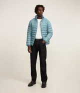 Campera puffer ultraligera Marfinno color negro, con cuello alto, cierre frontal por cremallera y bolsillos laterales.