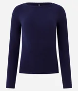 Suéter de punto ajustado con escote canoa y mangas largas. Presenta una superficie lisa y acabado clean, confeccionado en una mezcla de viscosa, poliéster y poliamida.