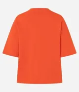 Blusa básica de mujer color negro, confeccionada en malla encorpada de algodón, con cuello redondo y mangas cortas de corte oversized con sisas desplazadas.