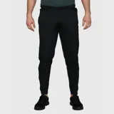 Pantalón de entrenamiento negro, corte ajustado, con cintura elástica y cordón de ajuste.