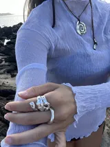 Anillo de plata 925 con diseño de coral de mar. Diseño abierto y ajustable. Hecho a mano.