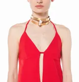 Gargantilla dorada de latón bañado en oro de 24k con diseño doble y perla barroca.