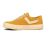 Championes Pony Champion color mostaza, de gamuza, con logo lateral en cuero blanco y suela color crema.