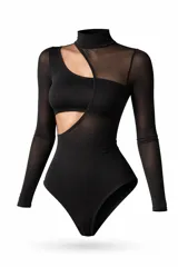 Body de manga larga color negro, con diseño asimétrico que combina paneles de tela opaca y transparencias de malla. Presenta cuello alto y aberturas cut-out en el pecho y la cintura.