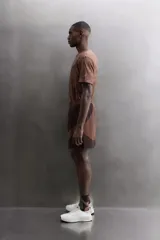 Short de entrenamiento slim fit Zara Athleticz de la colección Lab, en tonos marrones con diseño color block y tejido técnico con estructura. Cuenta con cintura elástica ajustable, bolsillos laterales con cierre y forro interior.
