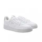 Championes Lacoste modelo L001 Set, de diseño urbano y minimalista en color blanco. Presentan una silueta clásica con el icónico logo del cocodrilo bordado en el lateral, detalles de perforaciones en la puntera y suela de goma al tono.
