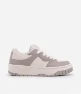 Championes de caña corta Satinato, de material sintético en tonos beige y gris, con suela plataforma y cordones anchos.