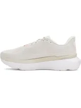 Championes de running Under Armour Infinite Pro 2, color beige con detalles en blanco y logo en color naranja neón. Presentan una parte superior de malla transpirable, diseño de talón estabilizador y entresuela con tecnología de amortiguación UA HOVR+ para mayor retorno de energía.