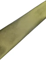 Corbata de seda azul marino con estampado paisley en tonos rosados y blancos.