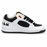 Zapatillas Airwalk Throlle estilo skate, de color blanco con detalles en negro y naranja, cordones anchos negros y suela de goma plana.