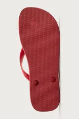 Sandalias de goma blanca Havaianas x Zara, con suela plana con relieve y tiras en el empeine con textura.