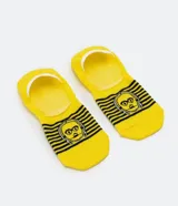 Medias invisibles amarillas con rayas horizontales negras y estampado del personaje C-3PO de Star Wars.